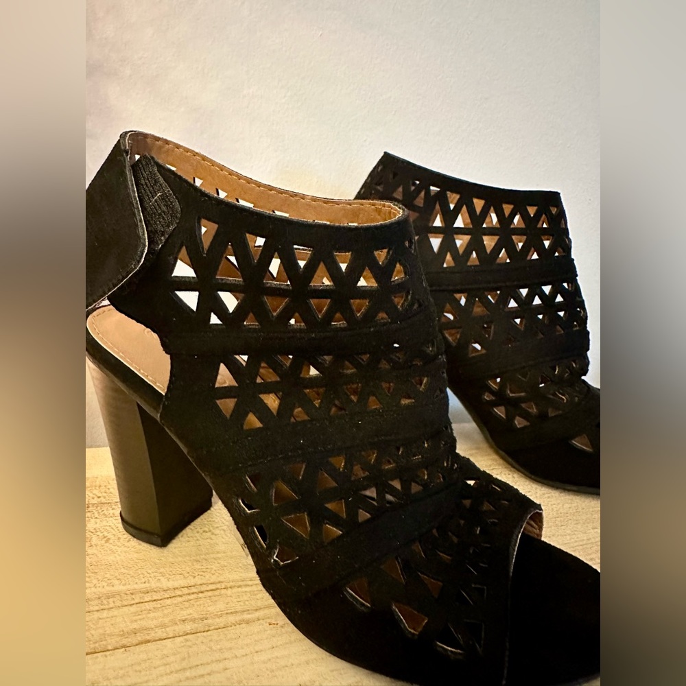 Women’s wedged heals